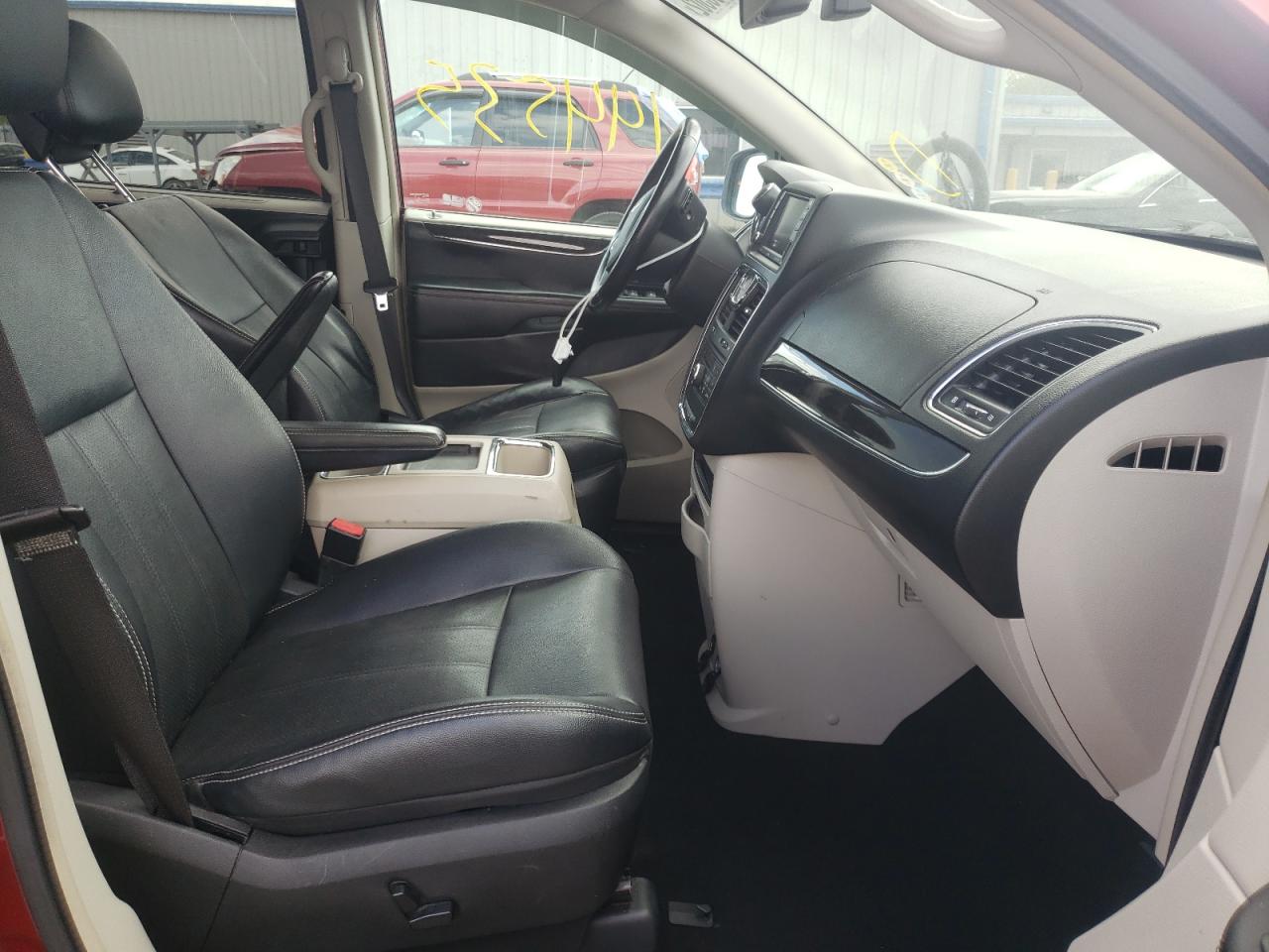 Photo 5 from auction – 2012 CHRYSLER TOWN & COU with VIN 2C4RC1CGXCR227820