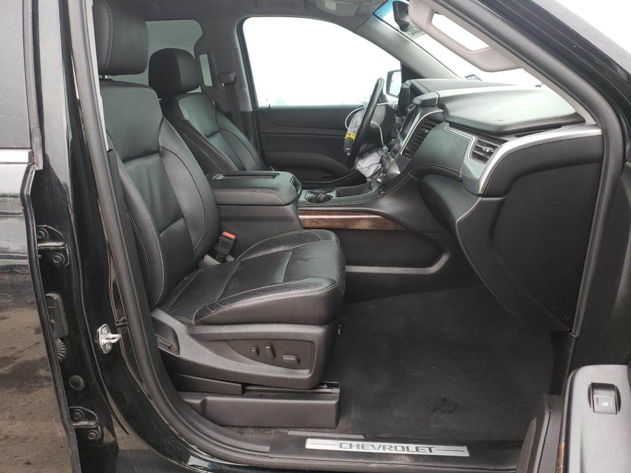 Photo 5 from auction – 2019 CHEVROLET SUBURBAN C with VIN 1GNSCHKC0KR108792