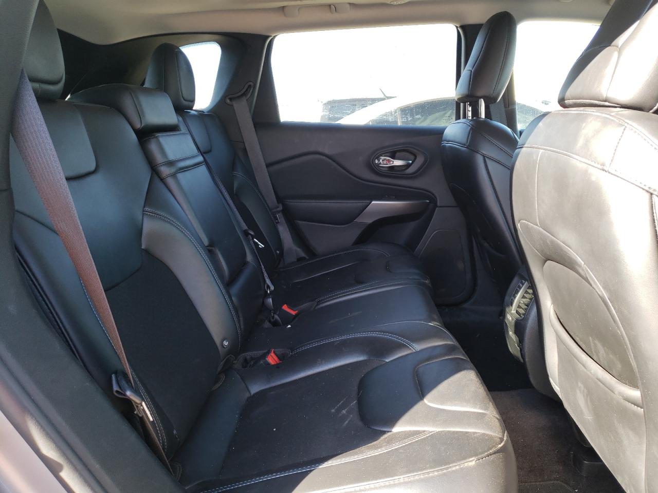 Photo 6 from auction – 2019 JEEP CHEROKEE L with VIN 1C4PJMLX2KD141482