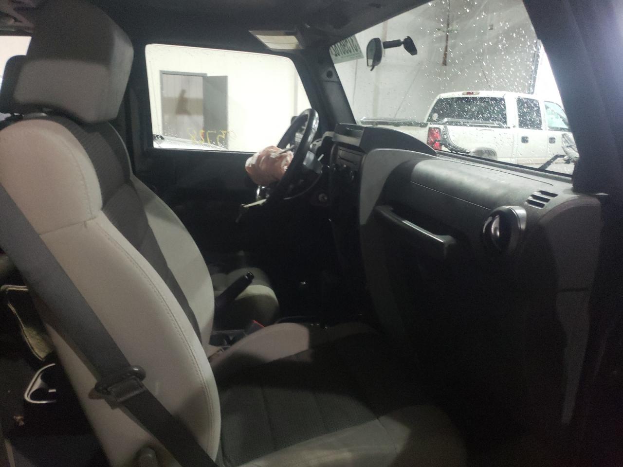 Photo 5 from auction – 2007 JEEP WRANGLER X with VIN 1J4FA24107L143751