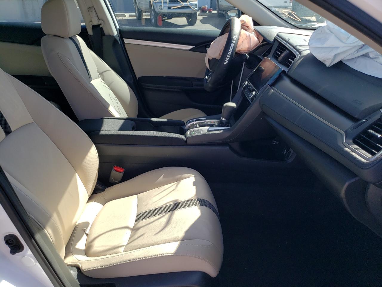 Photo 5 from auction – 2018 HONDA CIVIC EX with VIN 19XFC2F7XJE023084