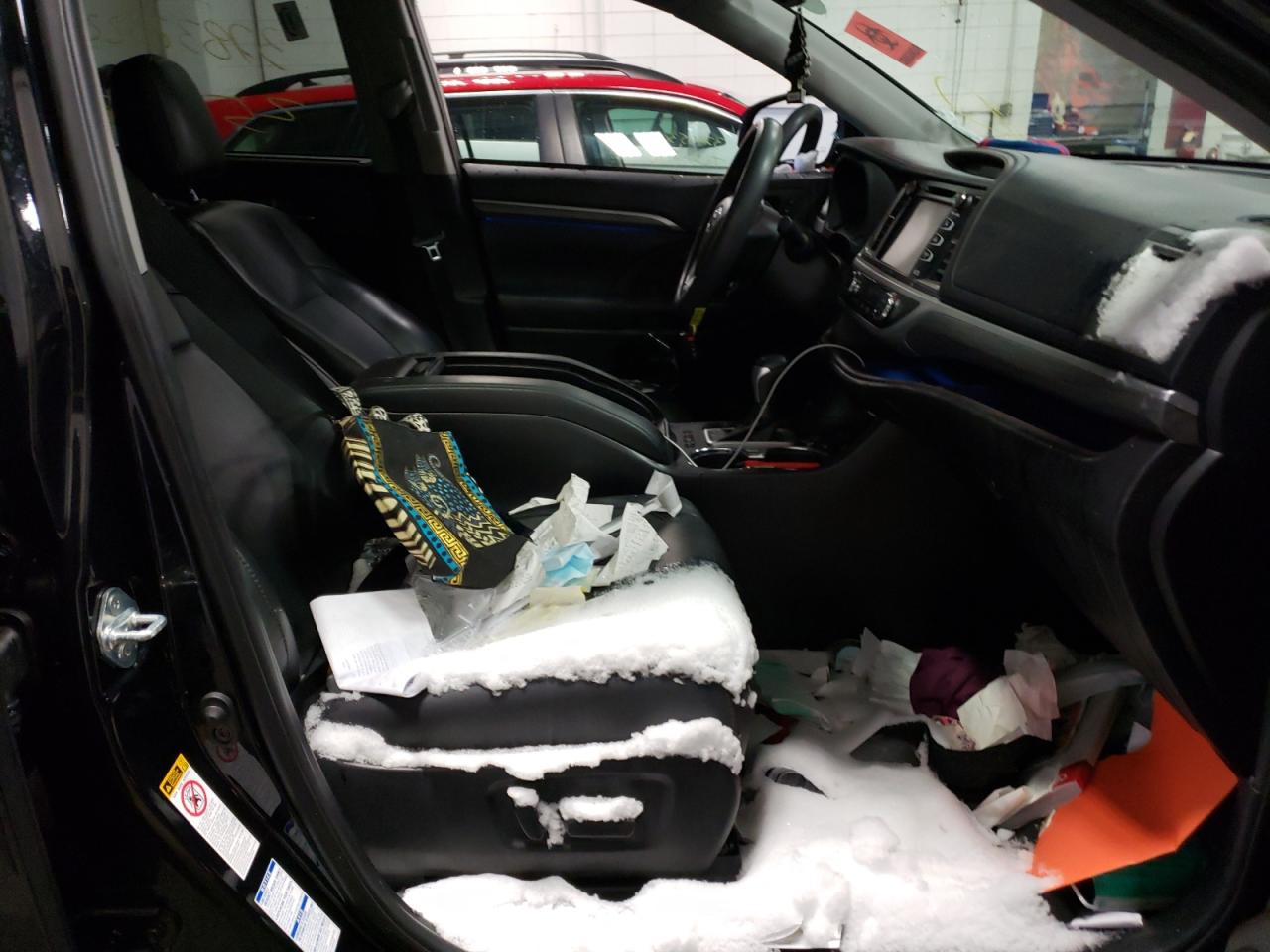 Photo 5 from auction – 2019 TOYOTA HIGHLANDER with VIN 5TDDZRFH3KS706999