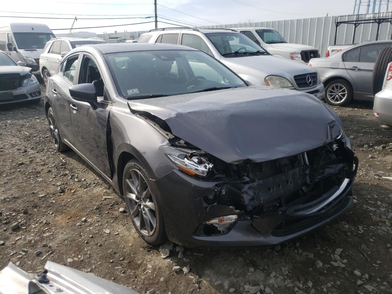 MAZDA 3 TOURING 2018 with VIN 3MZBN1L33JM197084 - Photo from auction