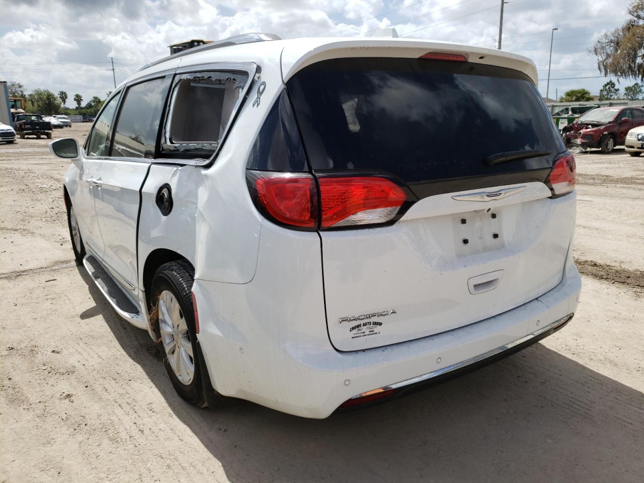 Foto 3 de la subasta – 2019 CHRYSLER PACIFICA T con VIN 2C4RC1BG0KR705856