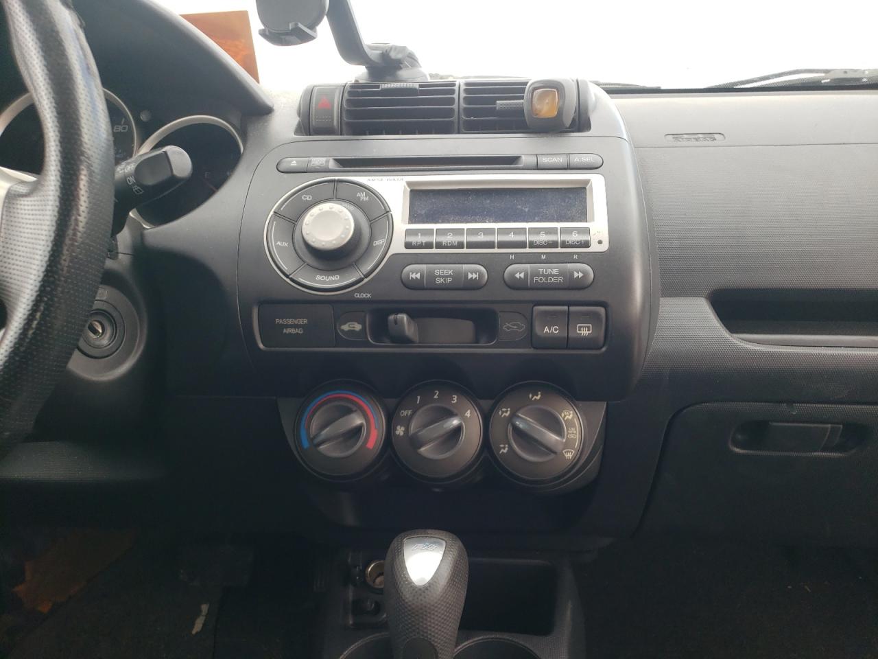 Photo 9 from auction – 2007 HONDA FIT S with VIN JHMGD38627S026481