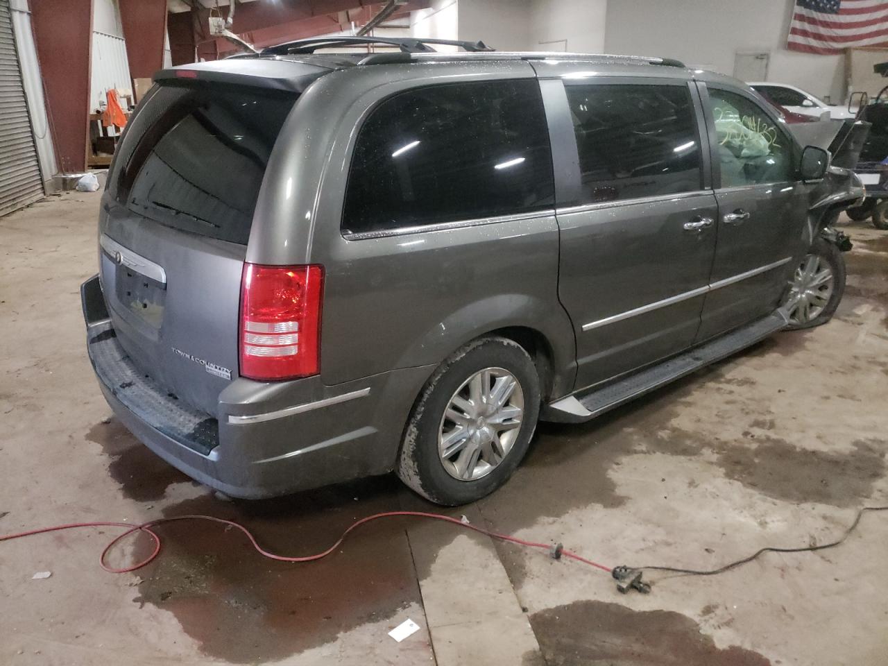 Photo 4 from auction – 2010 CHRYSLER TOWN & COU with VIN 2A4RR7DXXAR376803