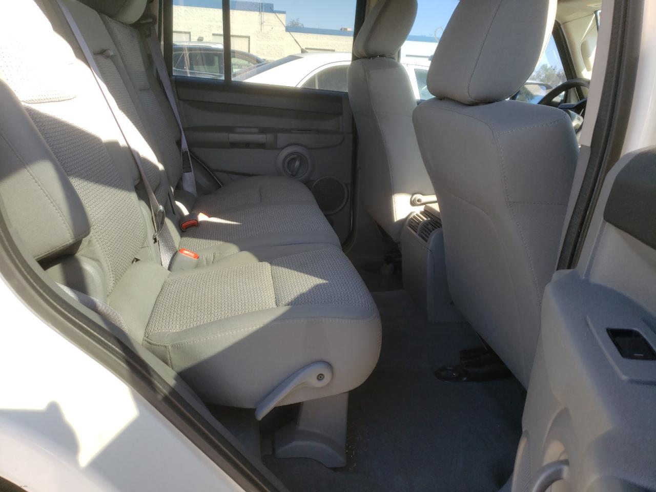 Photo 6 from auction – 2007 JEEP COMMANDER with VIN 1J8HG48K57C611459