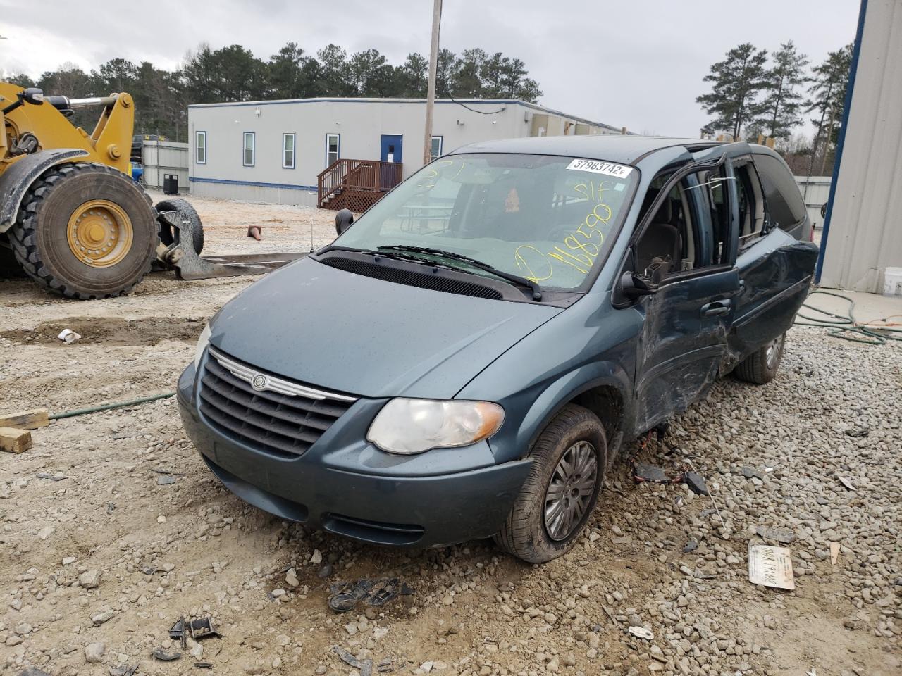 Photo 2 from auction – 2007 CHRYSLER TOWN & COU with VIN 2A4GP44R97R175254