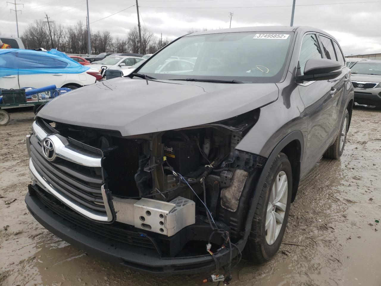 Photo 2 from auction – 2016 TOYOTA HIGHLANDER with VIN 5TDBKRFH6GS255179