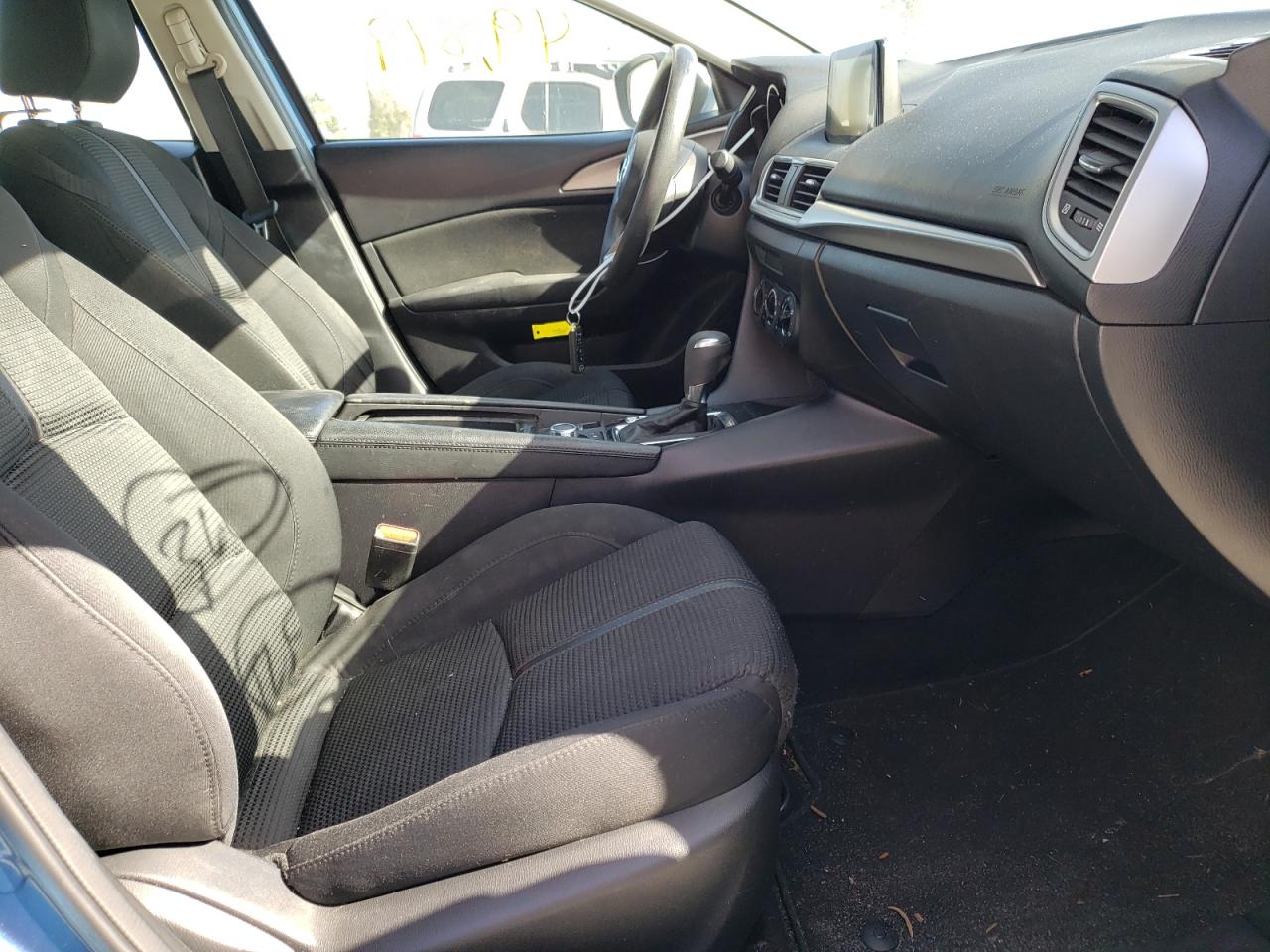 Photo 5 from auction – 2017 MAZDA 3 SPORT with VIN 3MZBN1U74HM119375