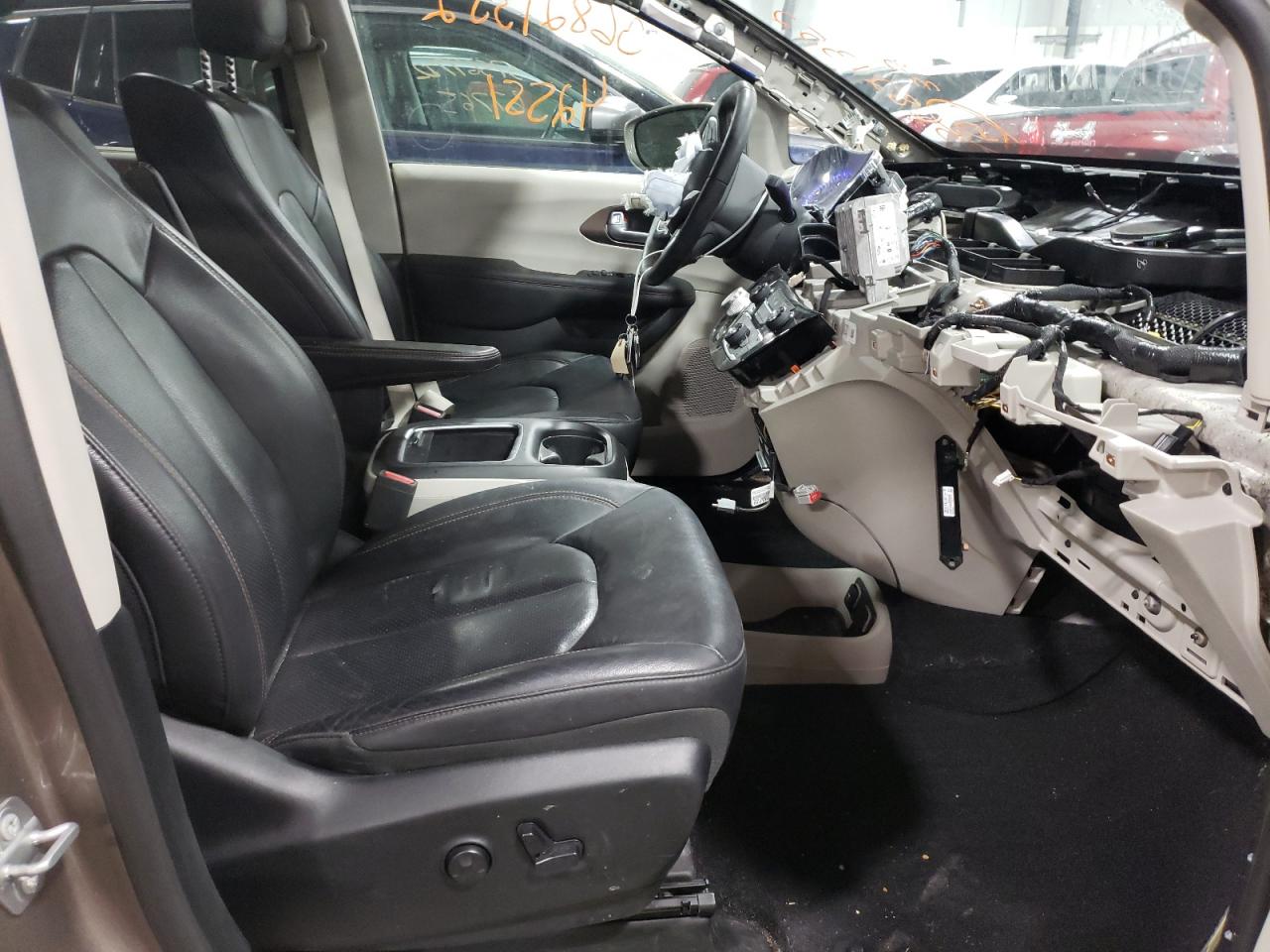Photo 5 from auction – 2018 CHRYSLER PACIFICA T with VIN 2C4RC1EG7JR321647