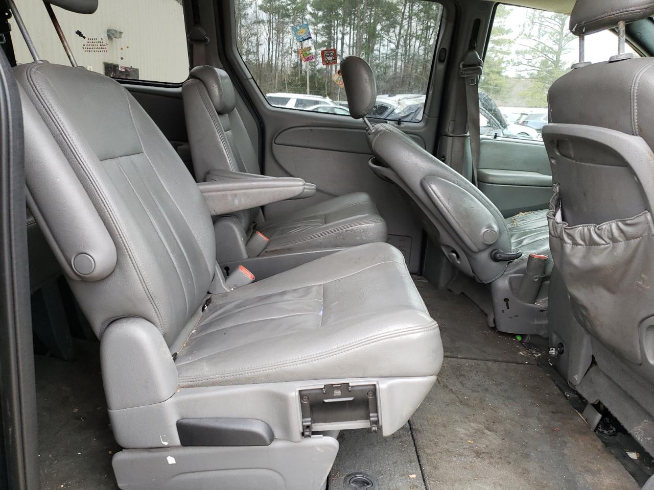 Photo 6 from auction – 2005 DODGE GRAND CARA with VIN 2D8GP44L85R135103