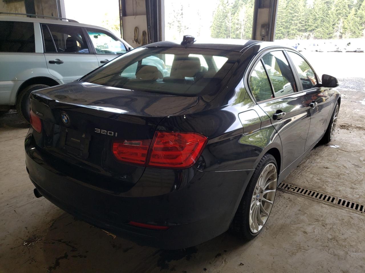 Photo 4 from auction – 2015 BMW 320 I XDRI with VIN WBA3C3G57FNT53335