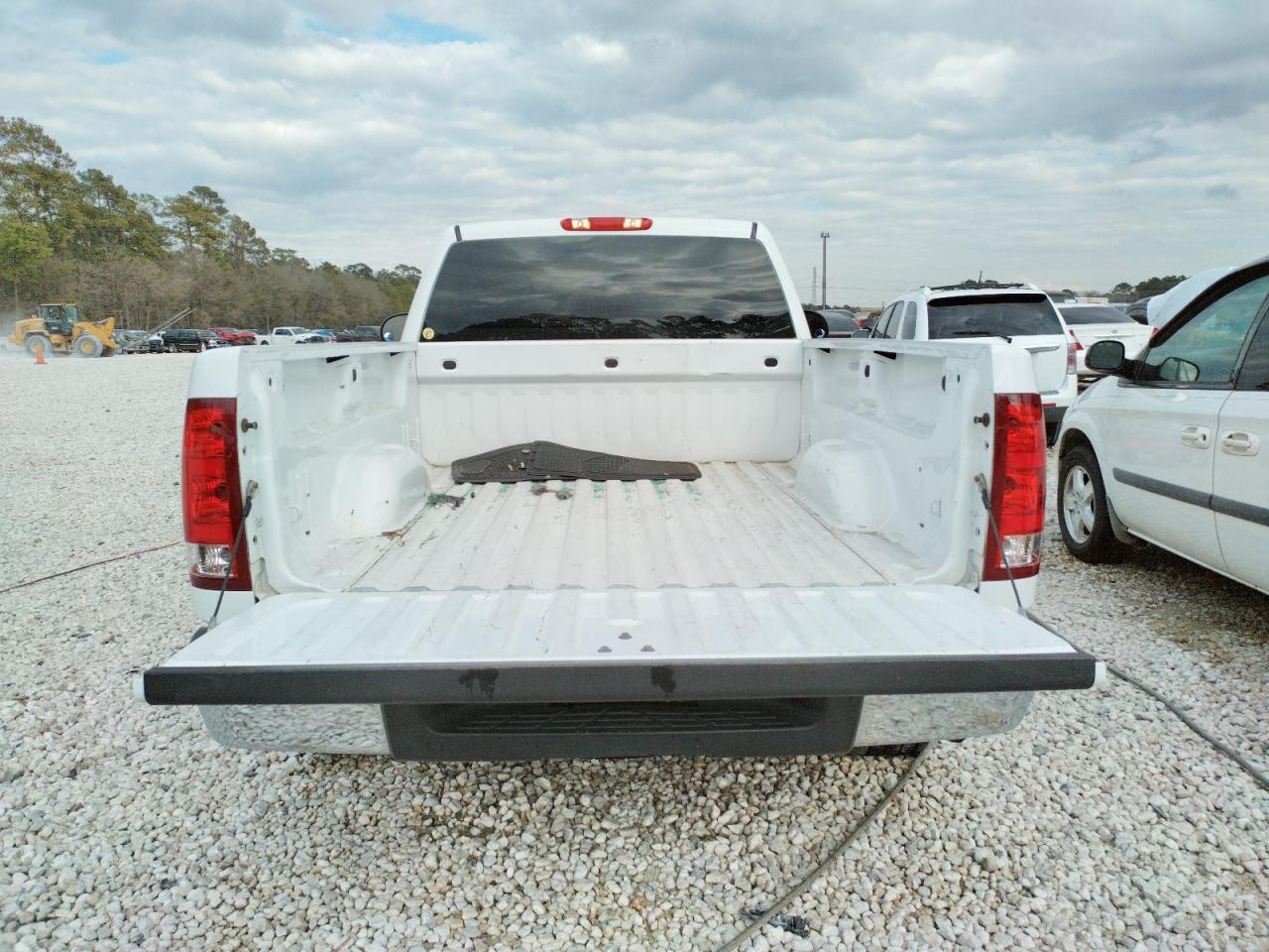 Photo 6 from auction – 2008 GMC SIERRA C15 with VIN 1GTEC14X28Z320695
