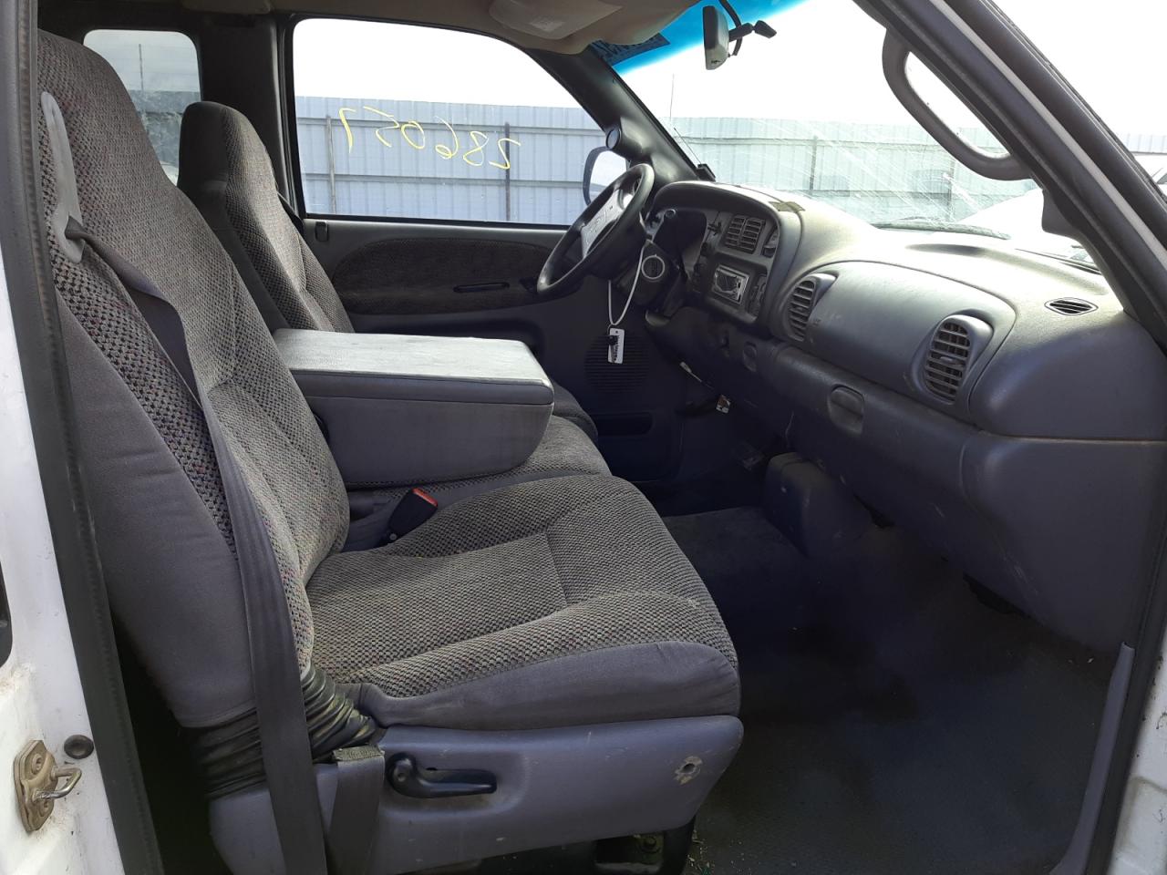 Photo 5 from auction – 1998 DODGE RAM 2500 with VIN 1B7KC23D4WJ109333