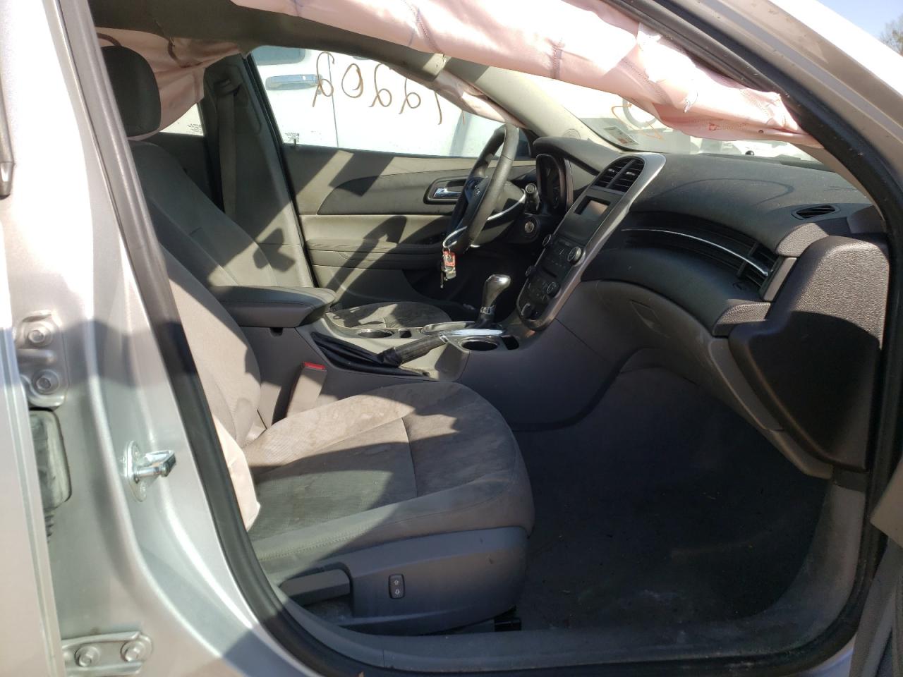 Photo 5 from auction – 2016 CHEVROLET MALIBU LIM with VIN 1G11B5SA2GF111652