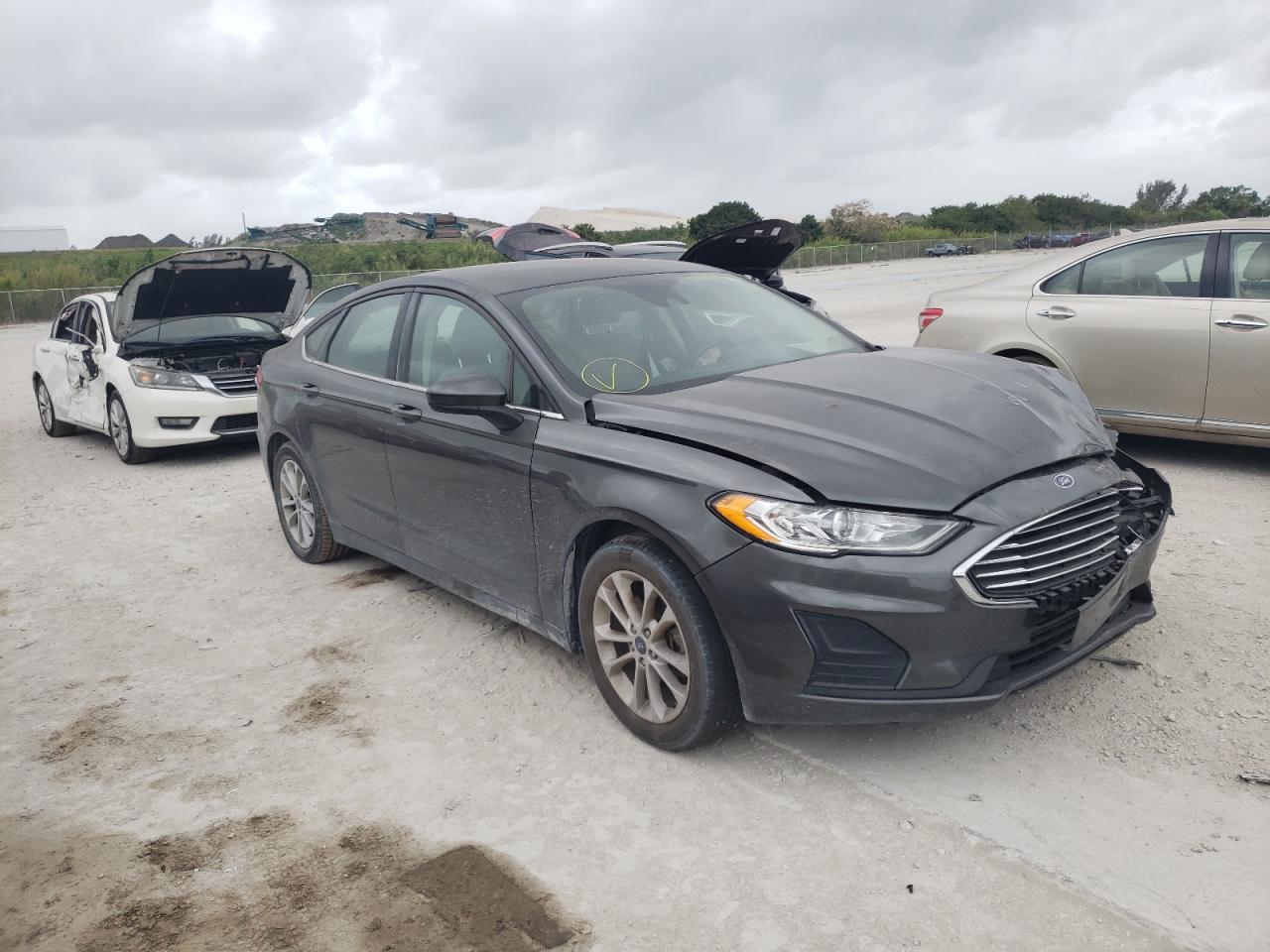 FORD FUSION SE 2020 with VIN 3FA6P0HD5LR122683 - Photo from auction