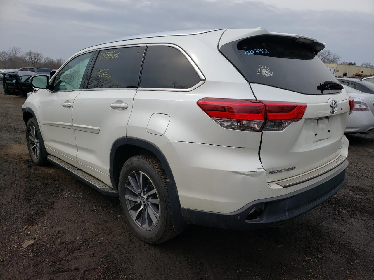 Photo 3 from auction – 2018 TOYOTA HIGHLANDER with VIN 5TDJZRFH1JS827029