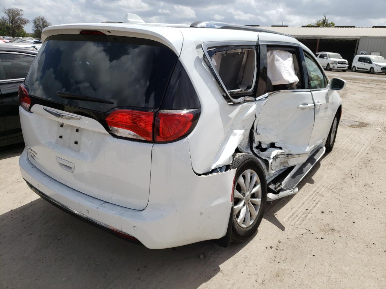 Photo 4 from auction – 2019 CHRYSLER PACIFICA T with VIN 2C4RC1BG0KR705856