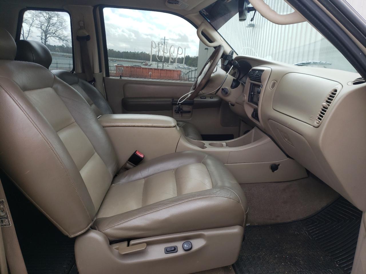 Foto 5 de la subasta – 2003 FORD EXPLORER S con VIN 1FMYU60E43UB95860