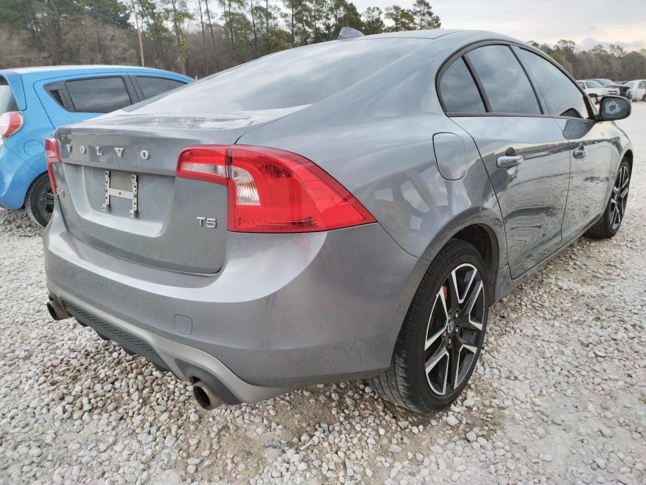 Photo 4 from auction – 2017 VOLVO S60 with VIN YV126MFL7H2423636