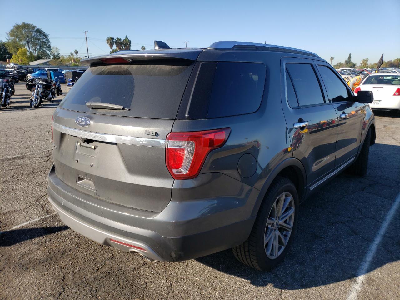 Photo 4 from auction – 2017 FORD EXPLORER L with VIN 1FM5K7F89HGB81247