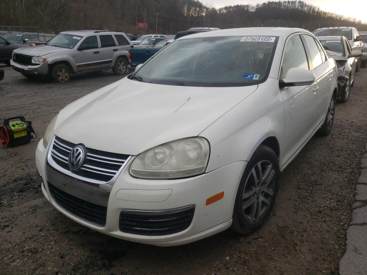 Photo 2 from auction – 2005 VOLKSWAGEN NEW JETTA with VIN 3VWSF71K15M623693