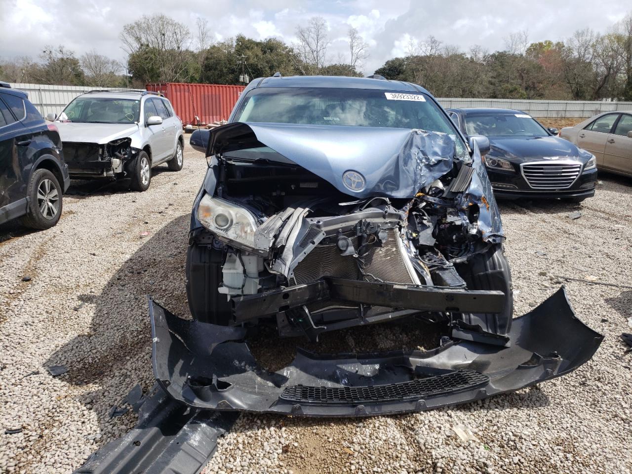 Photo 9 from auction – 2014 TOYOTA SIENNA XLE with VIN 5TDYK3DCXES417360