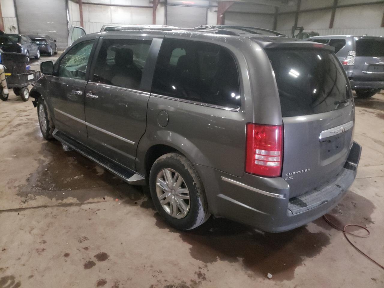 Photo 3 from auction – 2010 CHRYSLER TOWN & COU with VIN 2A4RR7DXXAR376803