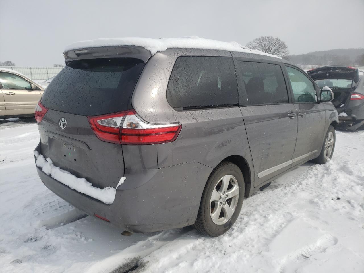 Photo 4 from auction – 2015 TOYOTA SIENNA LE with VIN 5TDKK3DC7FS630323