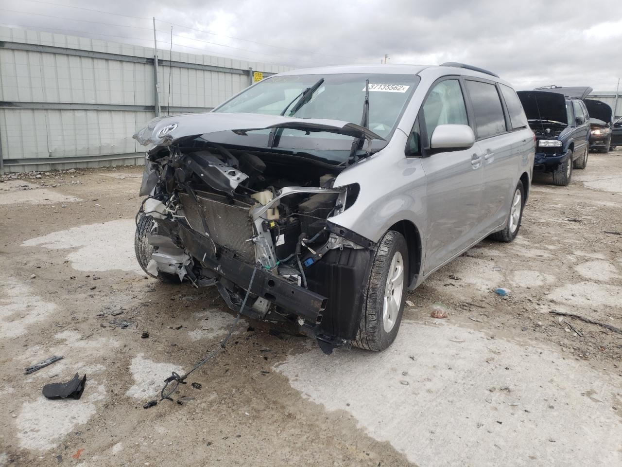 Photo 2 from auction – 2014 TOYOTA SIENNA LE with VIN 5TDKK3DC8ES490913