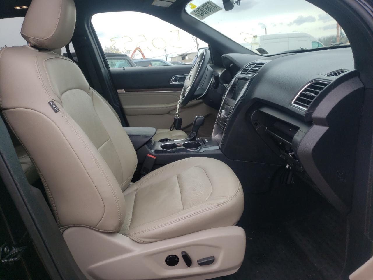 Photo 5 from auction – 2019 FORD EXPLORER L with VIN 1FM5K7F87KGB10488