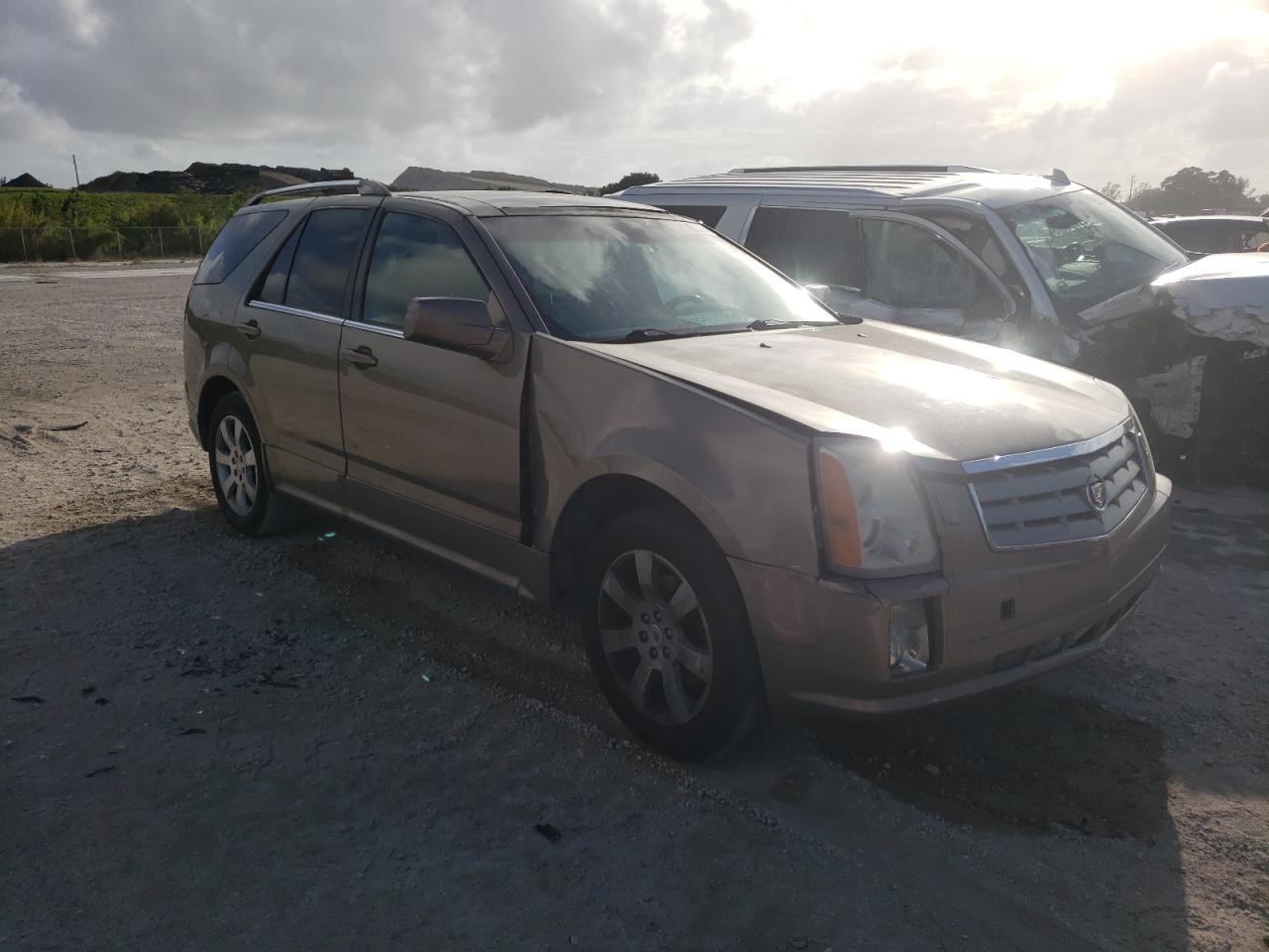 CADILLAC SRX 2006 مع رقم تعريف المركبة 1GYEE63A360171729 - صورة من المزاد