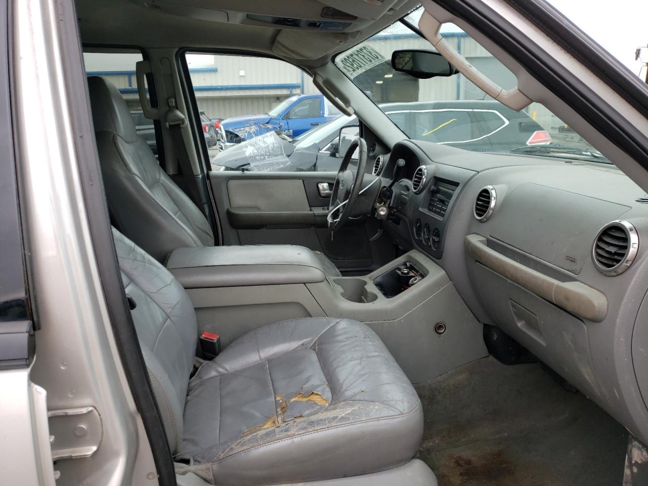 Photo 5 from auction – 2004 FORD EXPEDITION with VIN 1FMPU15L04LB58267