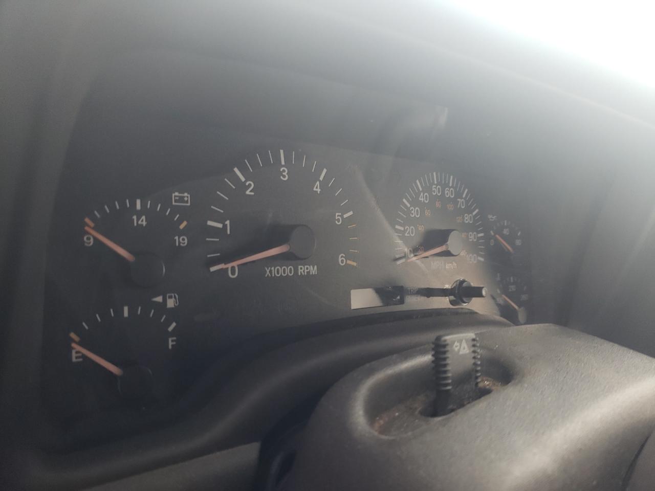 Photo 8 from auction – 2000 JEEP CHEROKEE C with VIN 1J4FF58S3YL206431