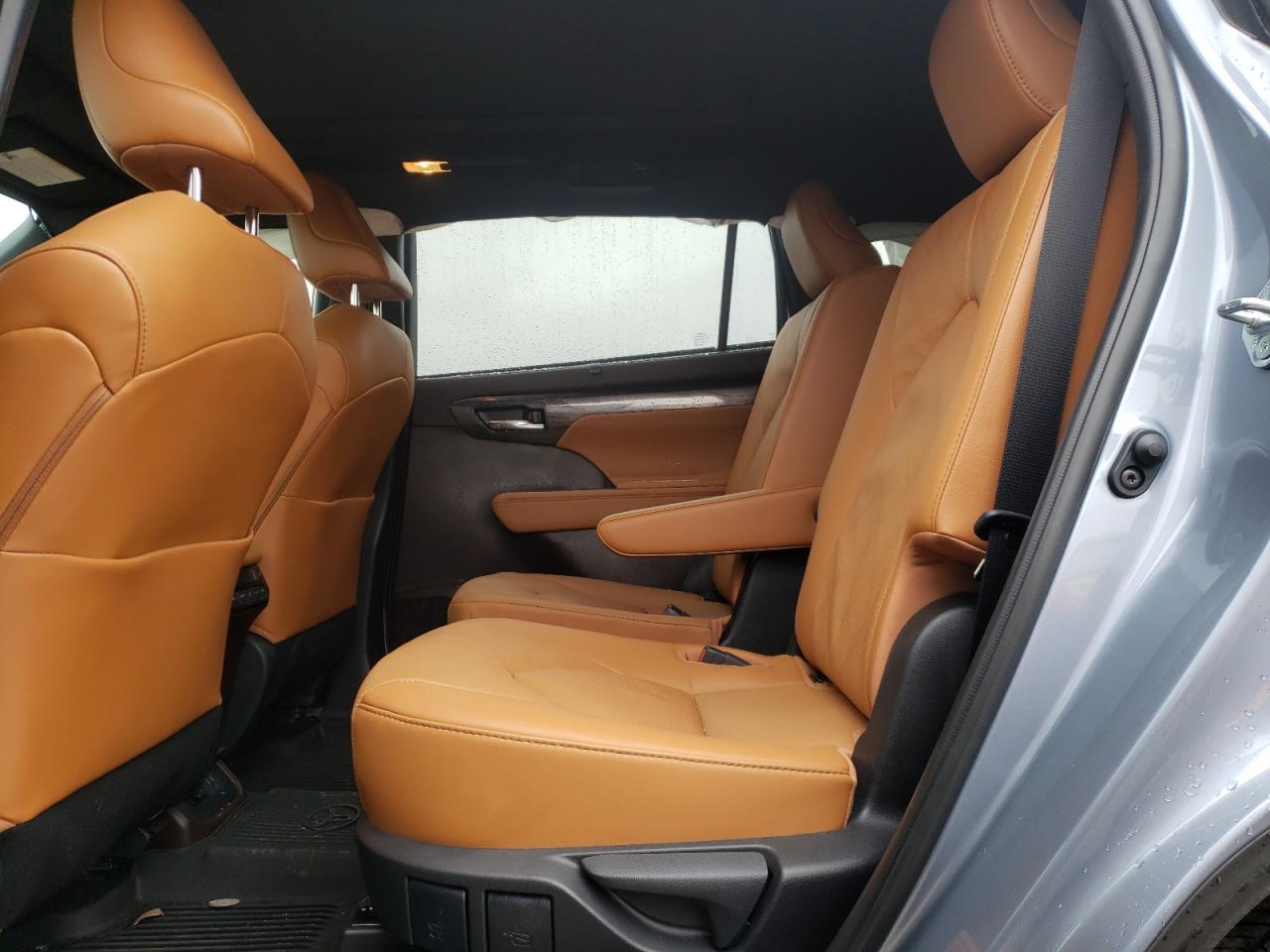 Photo 6 from auction – 2021 TOYOTA HIGHLANDER with VIN 5TDFZRBH1MS085957