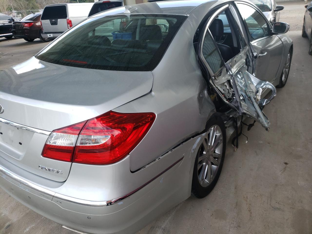 Photo 9 from auction – 2013 HYUNDAI GENESIS 3. with VIN KMHGC4DD9DU241558