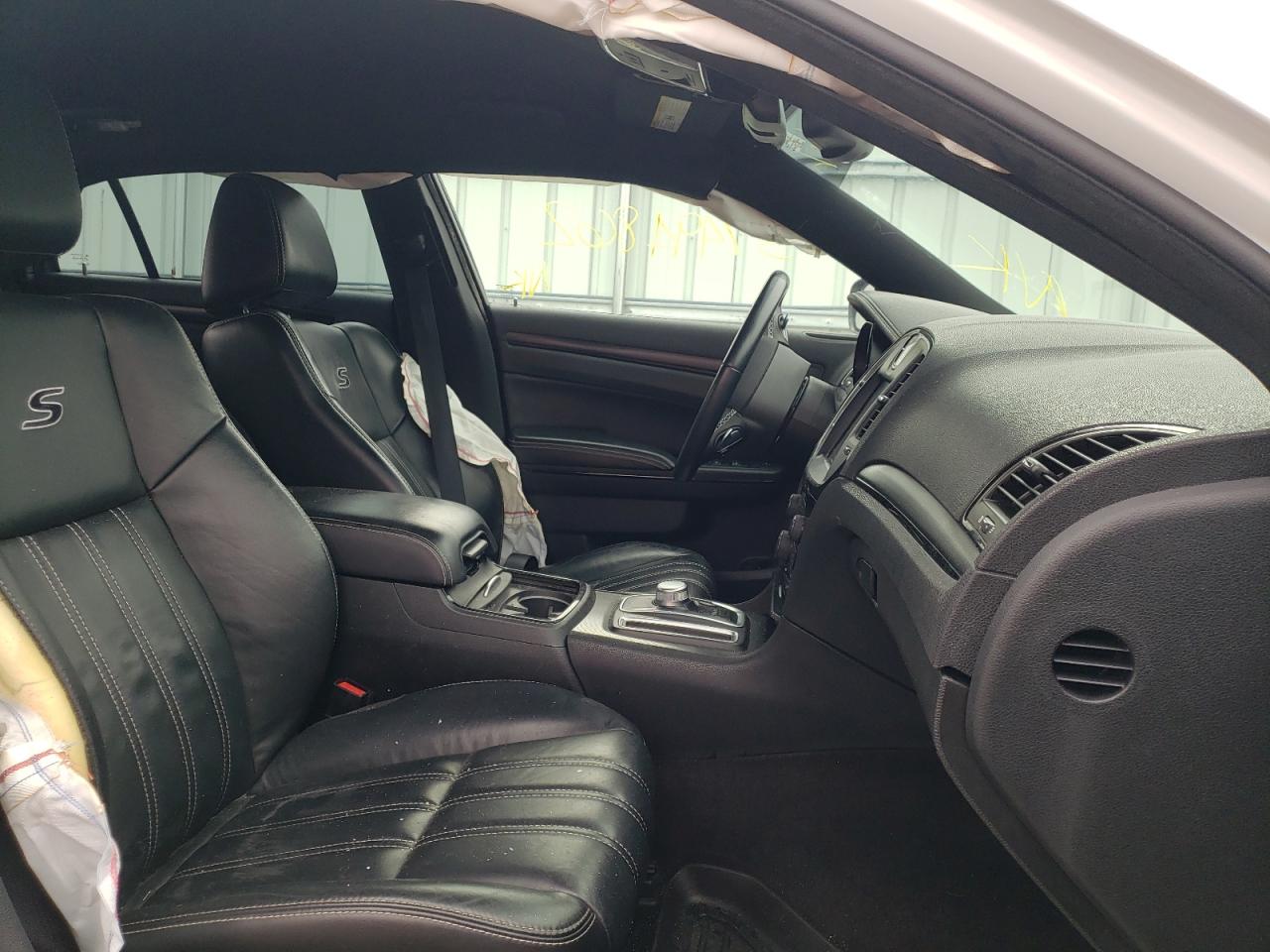Photo 5 from auction – 2016 CHRYSLER 300 S with VIN 2C3CCAGG4GH270470