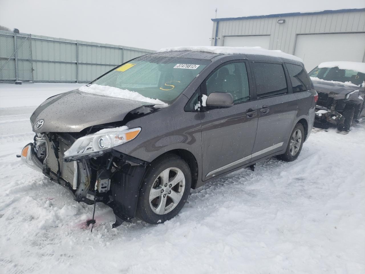 Photo 2 from auction – 2015 TOYOTA SIENNA LE with VIN 5TDKK3DC7FS630323