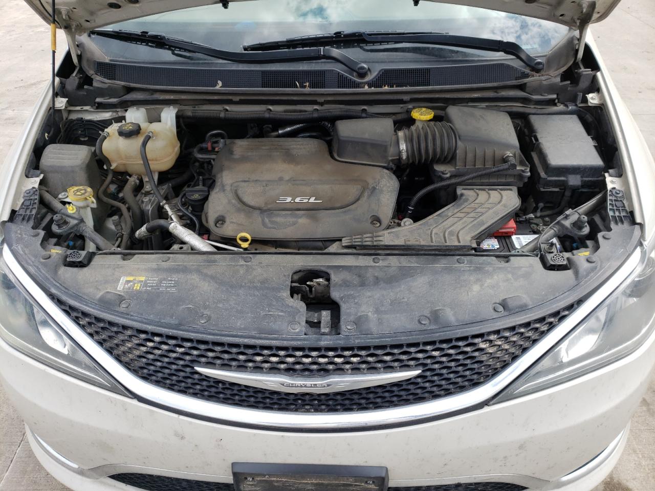 Photo 7 from auction – 2017 CHRYSLER PACIFICA L with VIN 2C4RC1GG4HR706073
