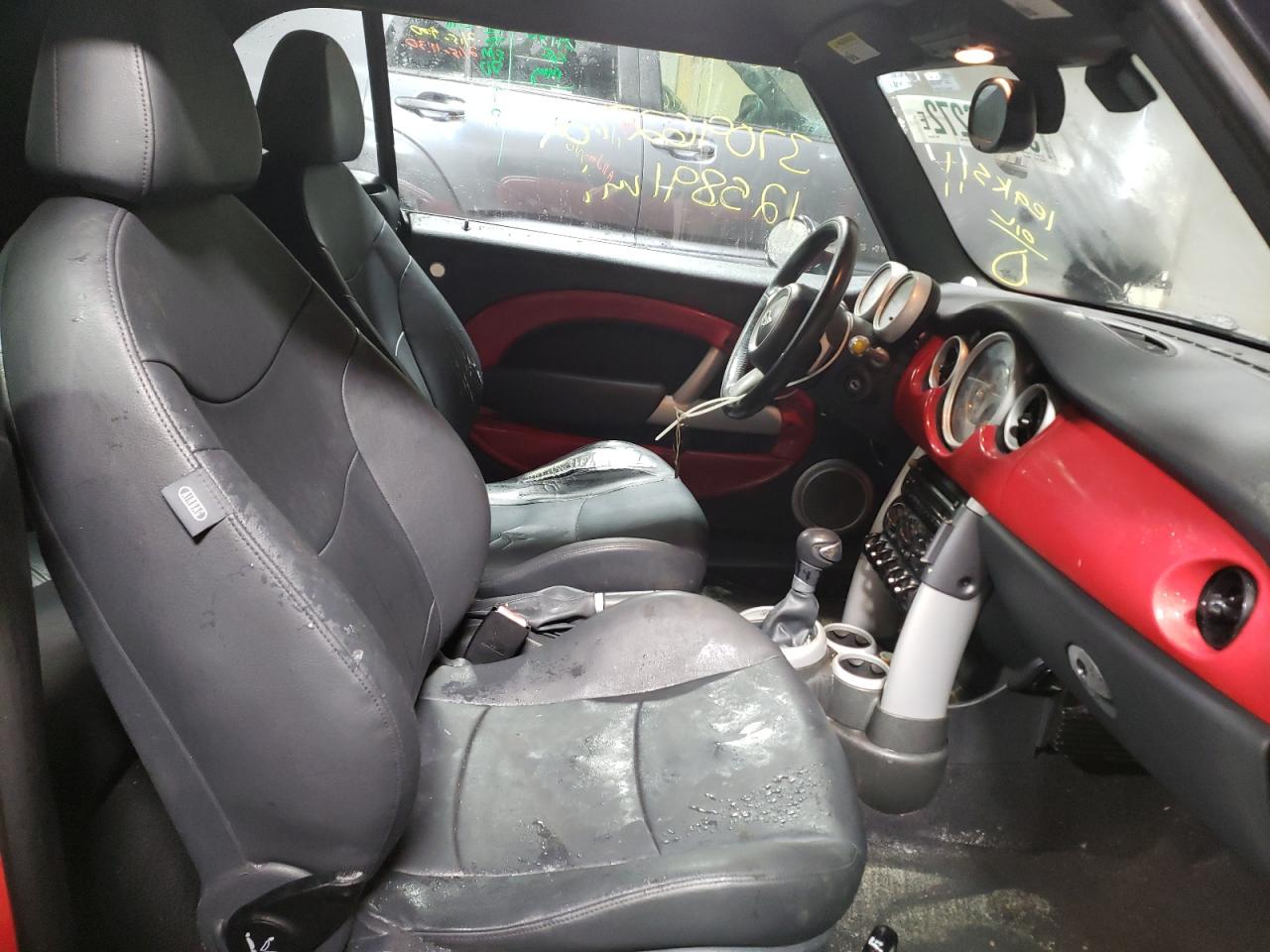 Photo 5 from auction – 2005 MINI COOPER S with VIN WMWRH33505TK56540