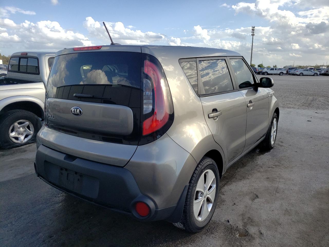 Photo 4 from auction – 2014 KIA SOUL with VIN KNDJN2A27E7040656