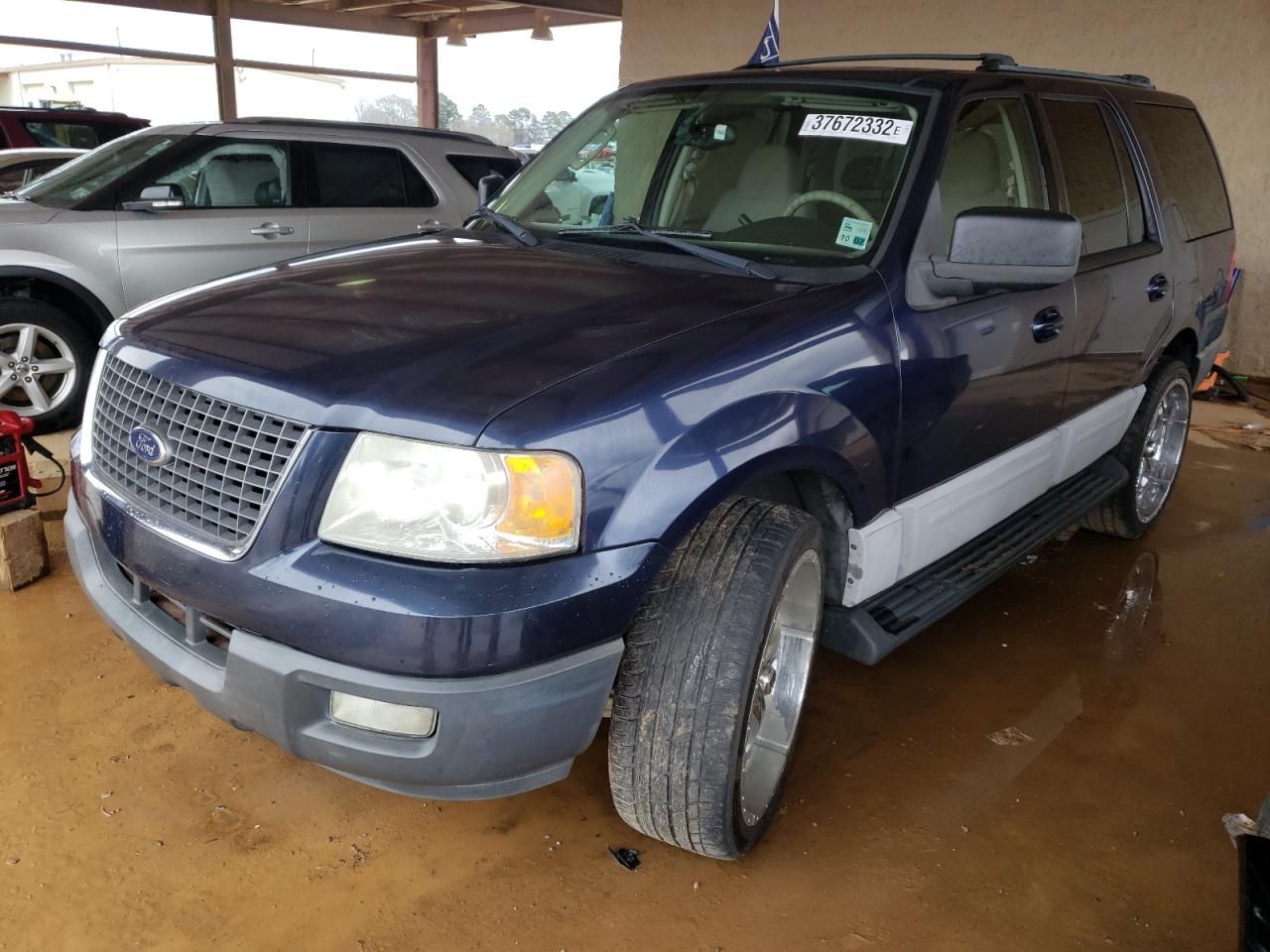 Photo 2 from auction – 2004 FORD EXPEDITION with VIN 1FMPU15L04LA36377