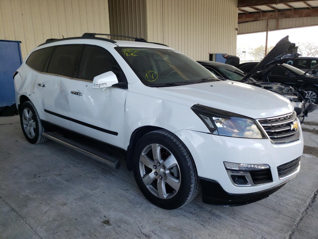 Photo 9 from auction – 2017 CHEVROLET TRAVERSE L with VIN 1GNKRGKD2HJ298667