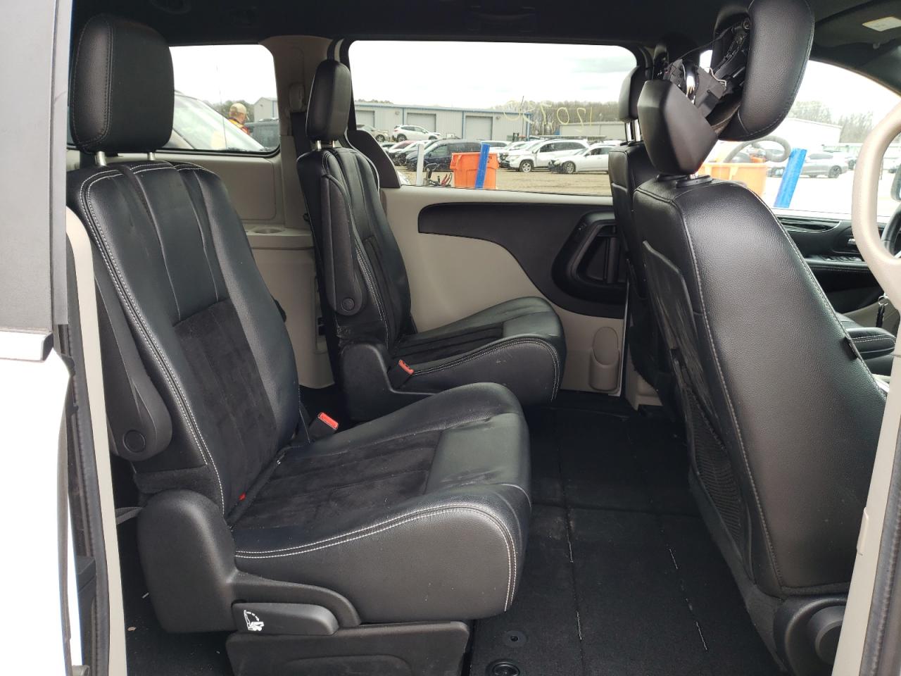 Photo 6 from auction – 2015 DODGE GRAND CARA with VIN 2C4RDGCGXFR729473