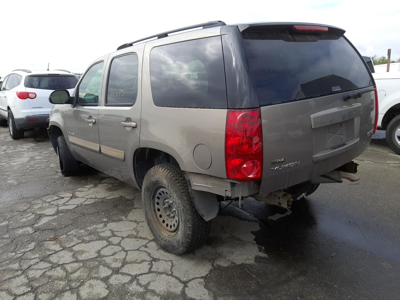 Photo 3 from auction – 2007 GMC YUKON with VIN 1GKFK13077J299954