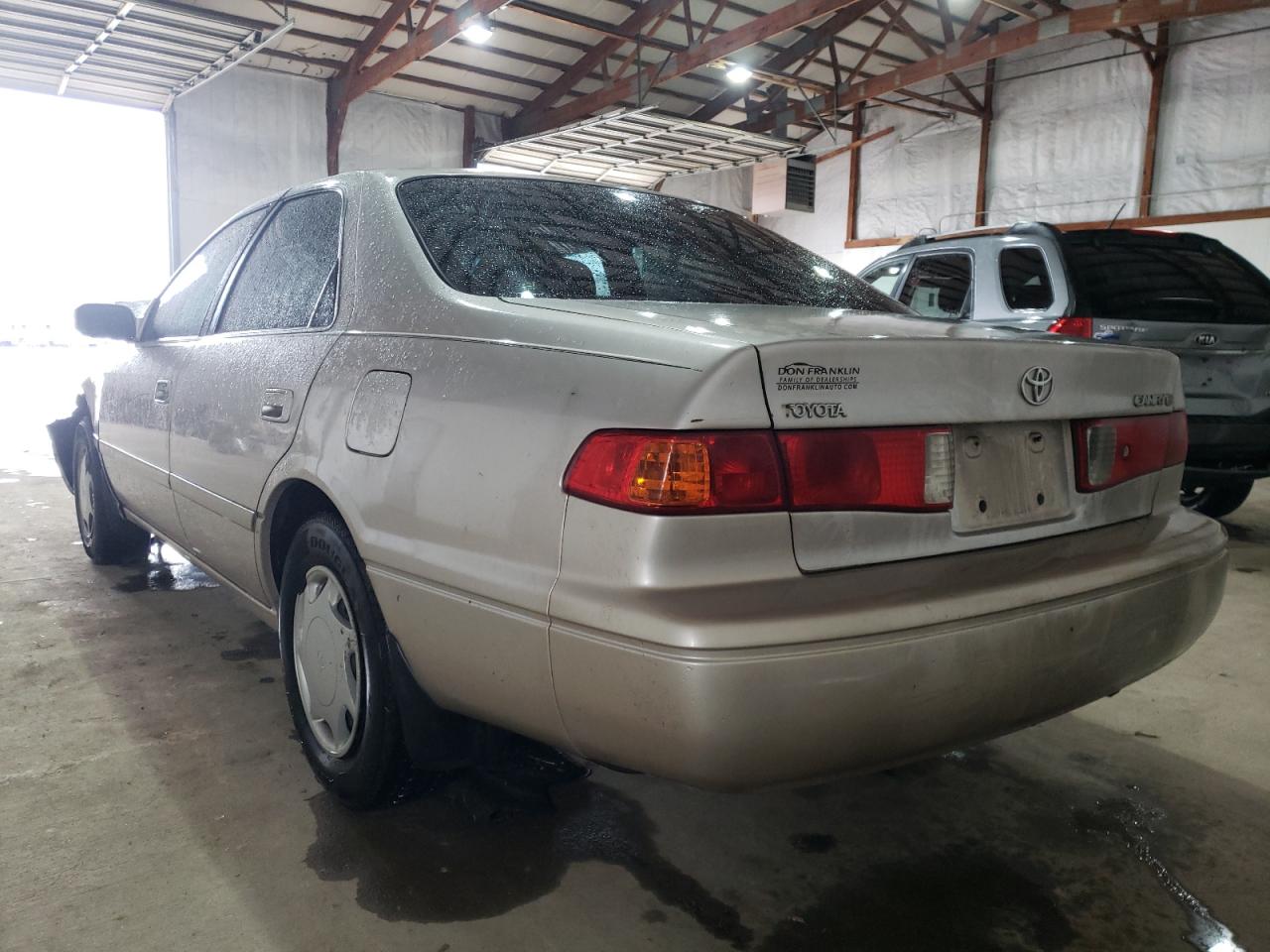 Photo 3 from auction – 2000 TOYOTA CAMRY CE with VIN 4T1BG22K0YU978724