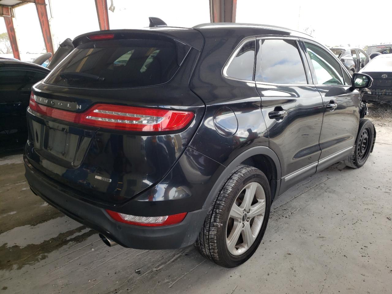 Photo 4 from auction – 2015 LINCOLN MKC with VIN 5LMCJ1A95FUJ31769