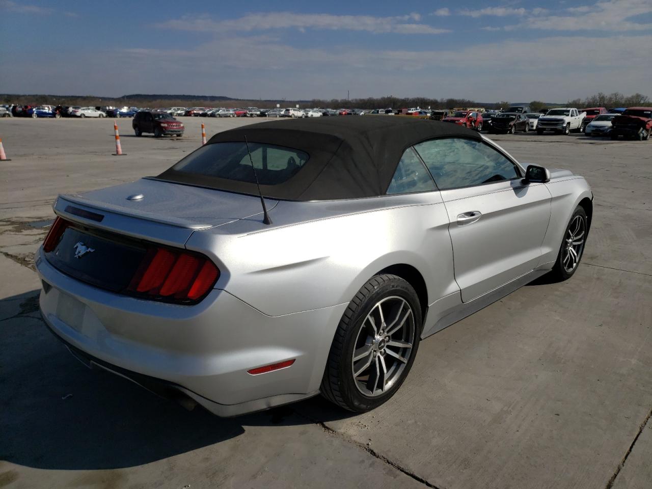 Photo 4 from auction – 2015 FORD MUSTANG with VIN 1FATP8UH2F5383867
