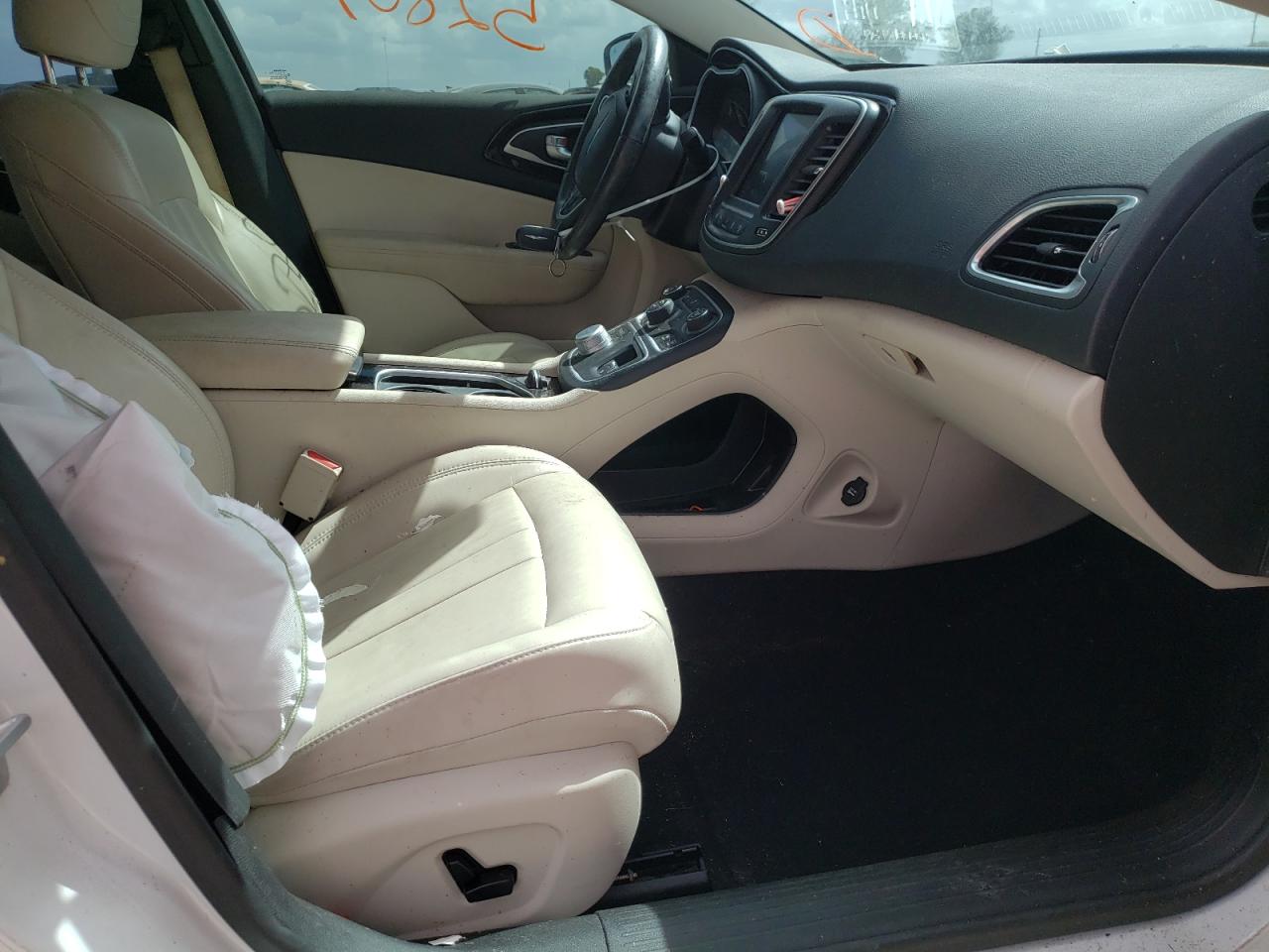 Photo 5 from auction – 2015 CHRYSLER 200 C with VIN 1C3CCCCB0FN623802